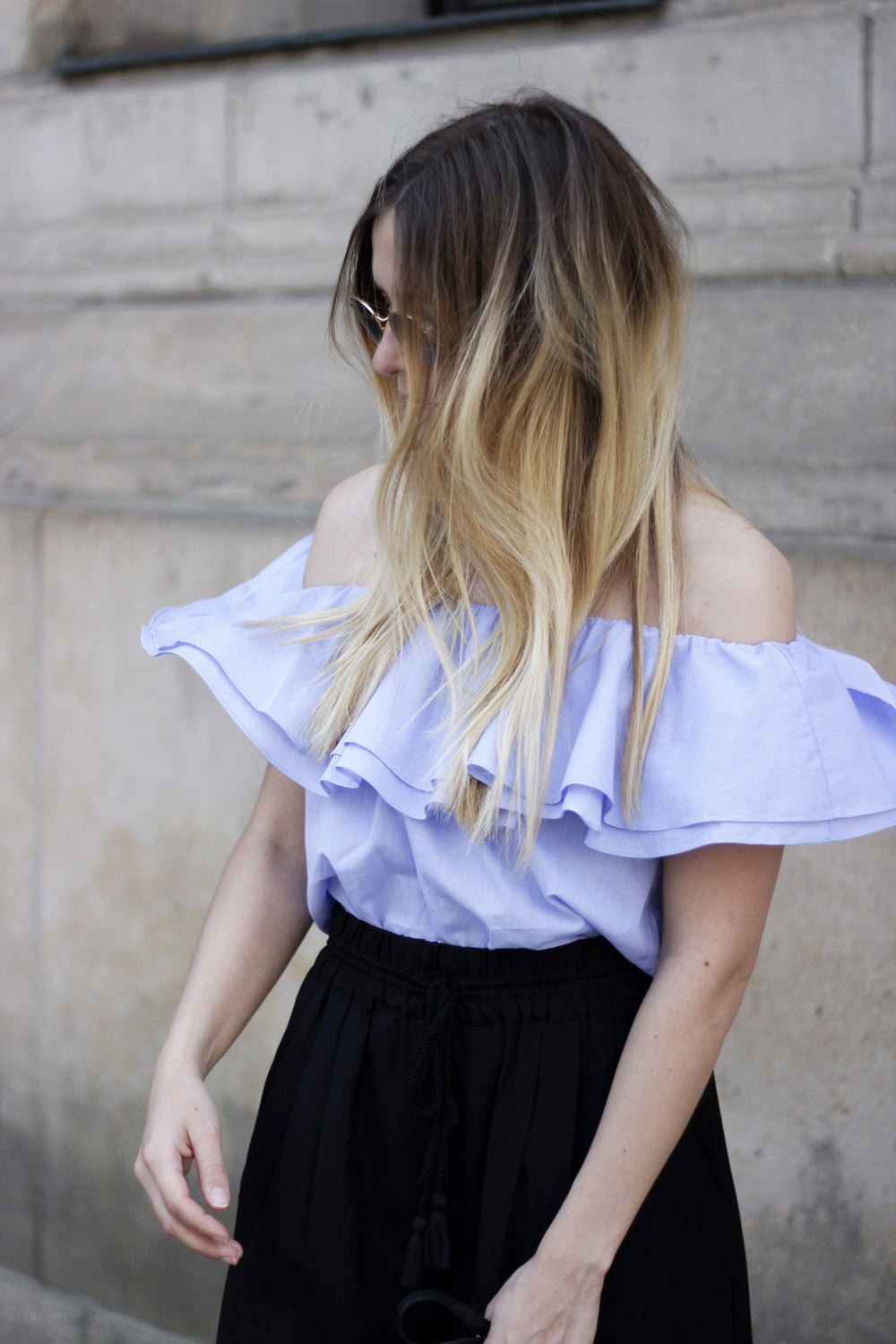 romina-mey-streetstyle-Off-Shoulder-Blouse
