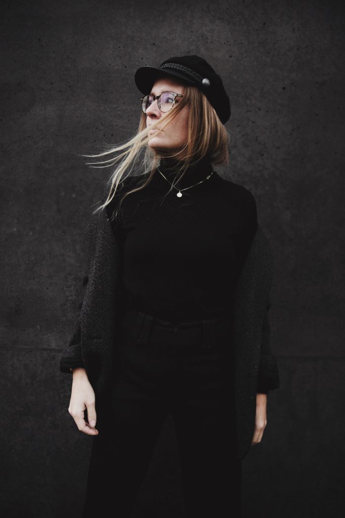streetstyle-outfit-fashionblogger-all-black-isabel-marant-romina-mey-portrait-b