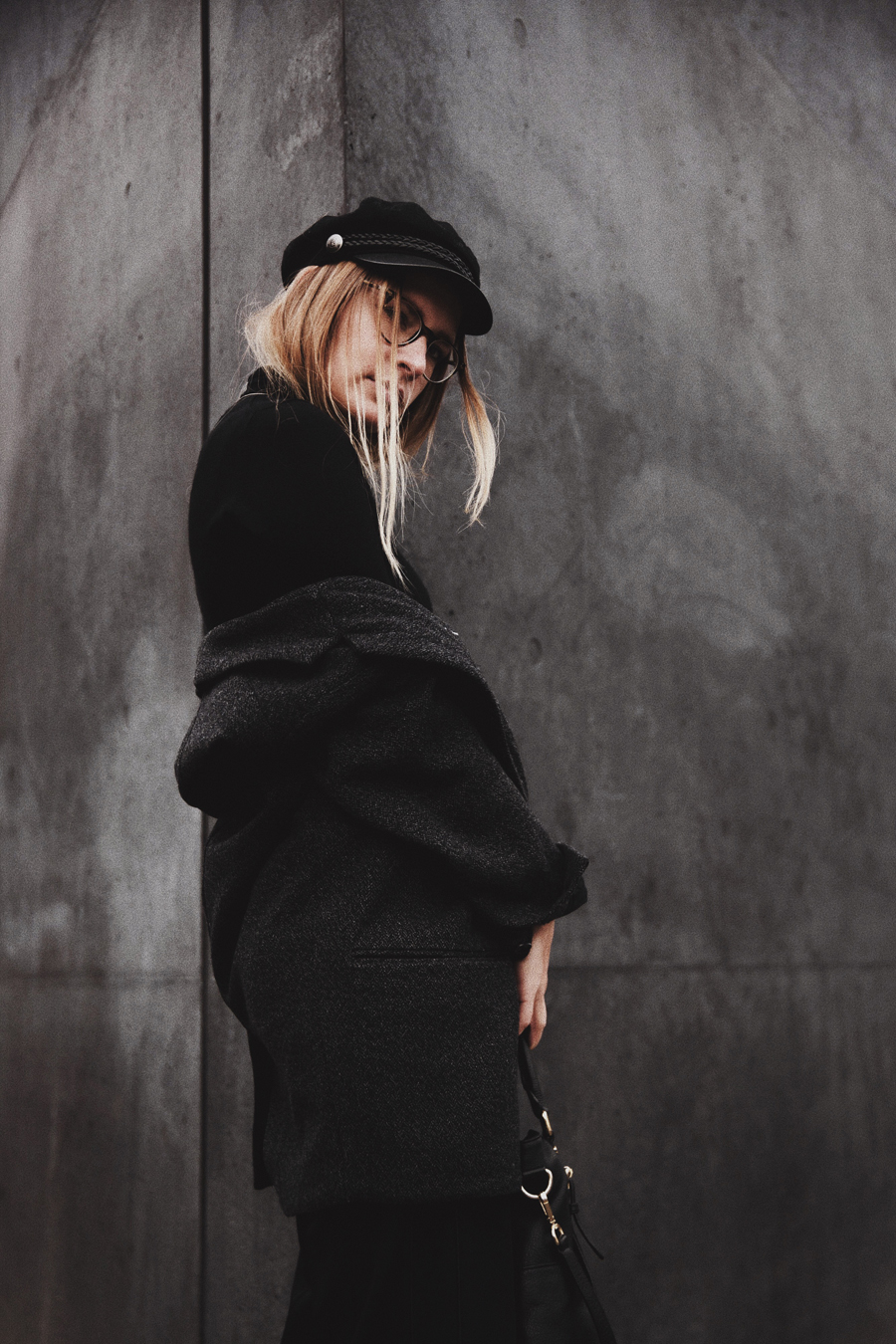 streetstyle-outfit-fashionblogger-all-black-isabel-marant-romina-mey-portrait